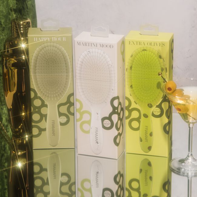 Extra Dirty Detangle Brush Display