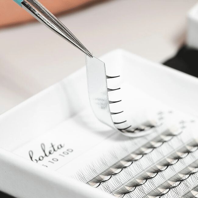 O.G. Lashes: Pre-Made Fans 4D CC 0.05 7mm, 8mm, 9mm